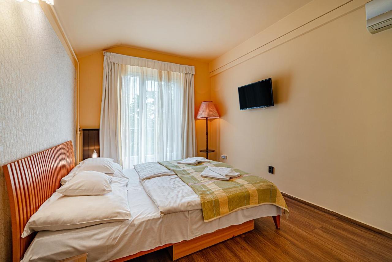 Hotel Bobbio Budapeste Exterior foto